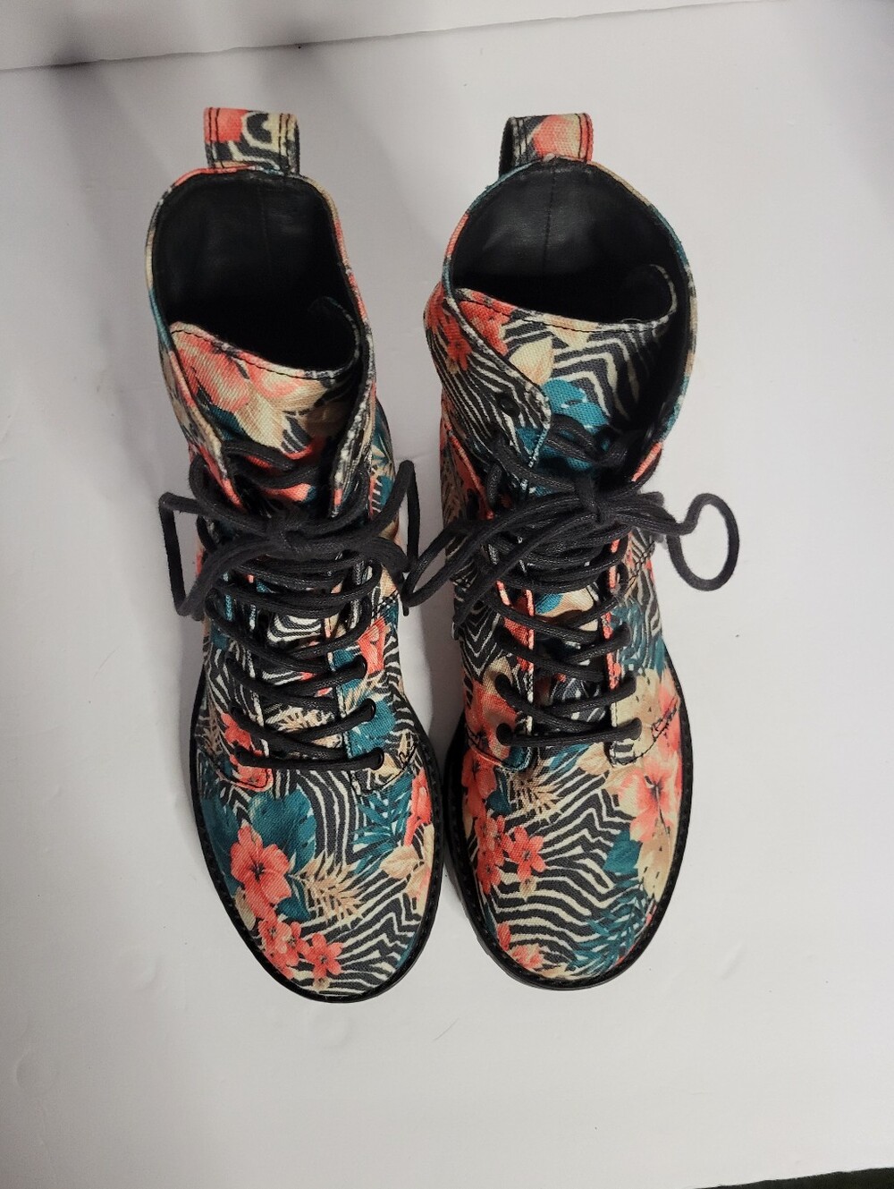 Volcom Go Figure Floral Zebra Print Lace-Up Combat Boots Women's Size 6 NWOT